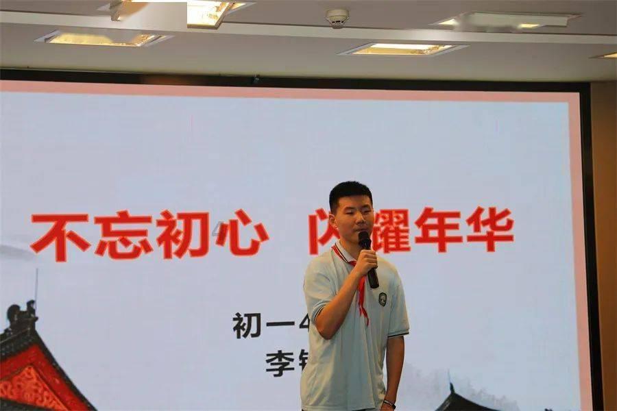 救援受困的长颈鹿